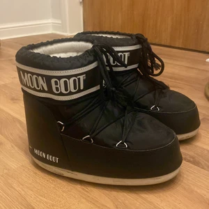 Moonboots - Säljer mina moonbots! Super sköna, Använd de 2 gånger i skolan bara❤️
