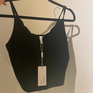 LINEN FRÅN NLY TREND - aldrig använd med lappar kvar storlek XS men passar mig med S också då det är stretchigt material💖