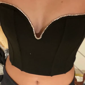 Korsett från Zara - Helt ny korsett från Zara, lägger ut igen pga oseriös köpare, högst bud!💞
