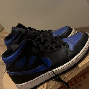 Jordan 1 hyper royal nypris 2700kr - Använda fåtal gånger jätte bra skick.