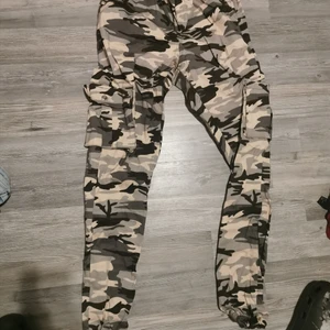 Madlady S  - Se bilderna! Möts upp eller skickas mot portokostnad samfraktar givetvis 🥰