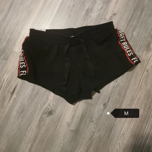 Strl M - Möts upp eller skickas mot portokostnad samfraktar givetvis 🥰