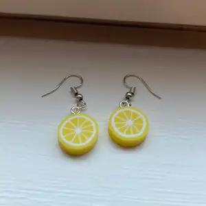 Nickelfria citron örhängen :)