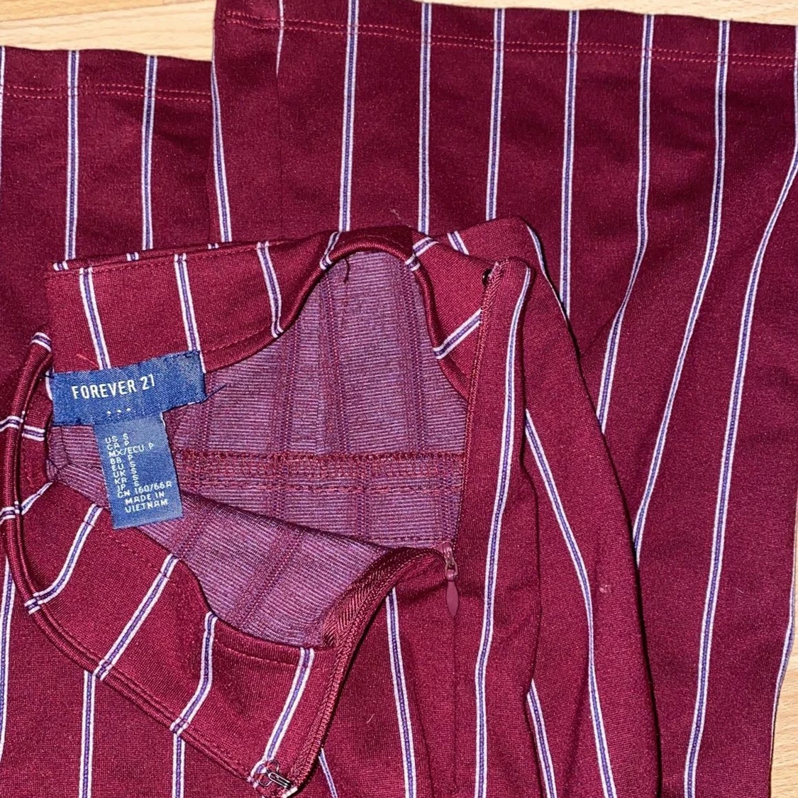 Vinröda vida byxor med ränder - 90