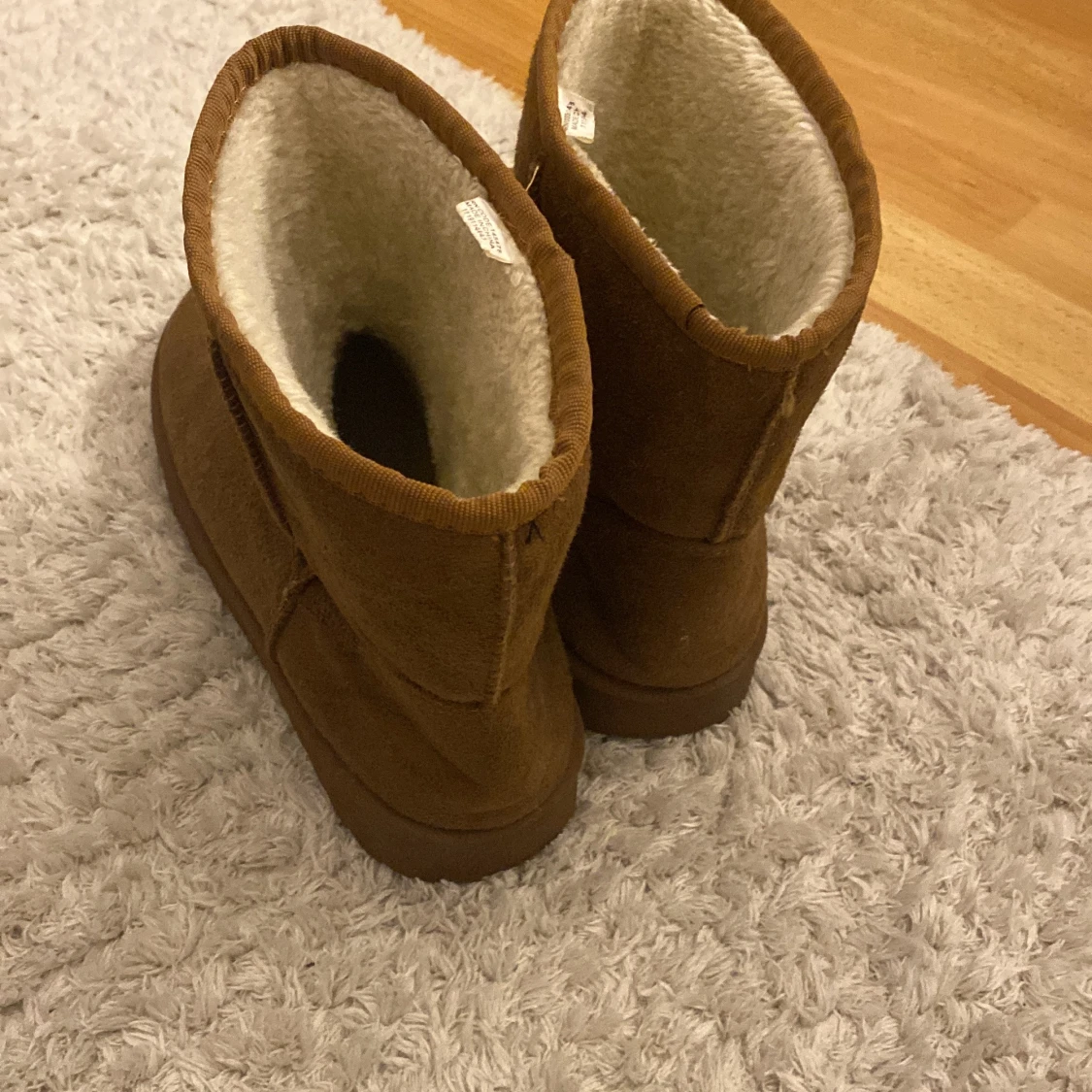 Bruna uggs strl 40 - 90