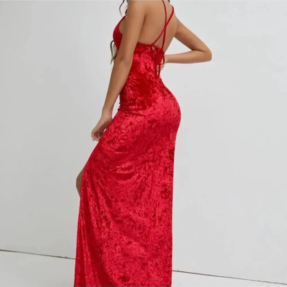 Supersnygg röd klänning från Shein har testat den 1x . Klänningar.