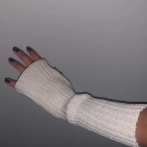 Handvärmare - Säljer dessa vita/beiga handvärmare som är supersköna och varma! 60kr!💕 gratis frakt