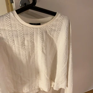 Tröja  - Tröja med lite beredare armar! Nästan aldrig använd från bershka!