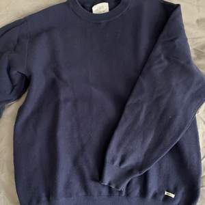 Mörkblå stickad tröja från Zara barn i storlek 164 men passar typ XS/S och kanske M