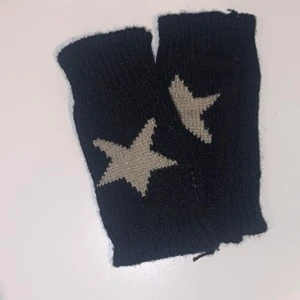 Handvärmare - Stjärnmönstrade handvärmare. Supersköna och superbra på vintern! Säljer eftersom de ej kommer till användning. 60kr gratis frakt.💕🤩⭐️