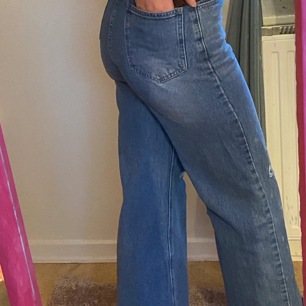 Jättefina baggy jeans med hål❤️. Jeans & Byxor.