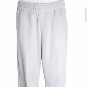 Nike mjukisbyxor - 🐻‍❄️Oanvända nike byxor🐻 