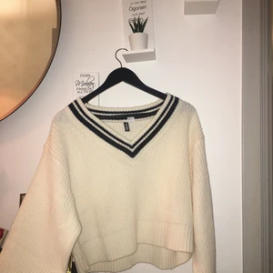 Stickad tröja XS från H&M helt ny! - Denna tröjan är helt ny från h&m men bättre pris 