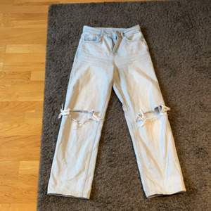 Säljer dessa jeans från Gina stolek 32 kostar köpt för 600kr 