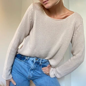 Stickad beige tröja  - Stickad mysig tröja Från Gina tricot! Gott skick! 