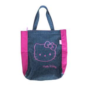 Supersöt Hello Kitty tygväska i gott skick😍