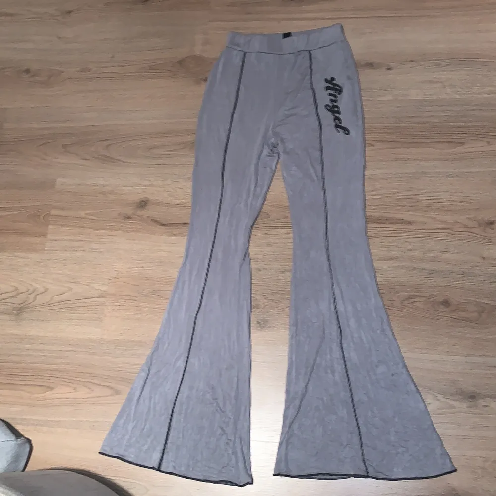 Super fina byxor från SHEIN XS. Jeans & Byxor.