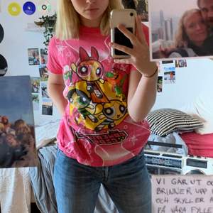 Säljer den här supersöta powerpuff girls t-shirten!💕 strl XL men är väldigt liten i storleken💕