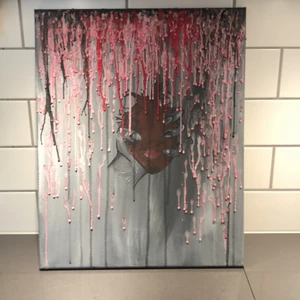 Unik tavla - Säljer denna djupa och unika tavla som behöver ett nytt kärleksfullt hem! Man brukar säga att en blick ger mer en 1000 ord, det kan man nog säga om en tavla med! Denna tavla betyder extremt mycket för mig men eftersom jag rensar ut här hemma nu för att minimera ägodelar så behöver den ett nytt fint hem!