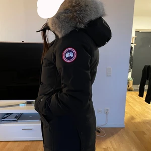 Canada goose, Shelburne parka, st.s - Säljer min fina canada goose jacka som är i storlek s! Knappt använd och kvitto finns! 