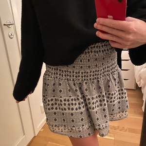 Super trendig slutsåld kjol från hm💕 storlek S