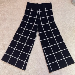 Mönstrad byxa dvart - Säljer dessa byxor i storlek S för 150kr