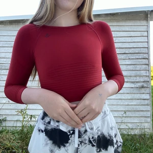 Tränings topp - Nu säljer jag denna super fina oanvända tränings topp då den är för liten för mig (väldigt stretchig) Nypris 399kr!