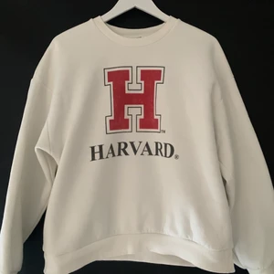 Trollhättan  - Snygg tröja ifrån Gina! Nästan aldrig använt den därför säljer jag den. 😃