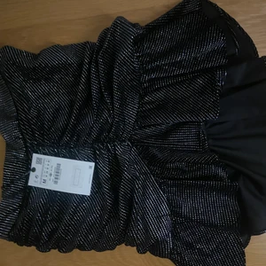 Volang kjol - Volang kjol från zara oanvänd strl M passar mig som brukar ha strl 34/36 169cm lång