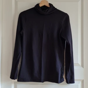 Black soft turtleneck - Black very soft turtleneck long sleeve. Super soft cotton material 🥰 Looks like new, almost never used 😄