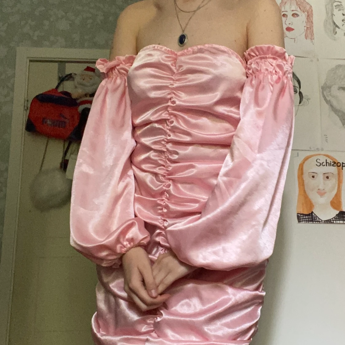 Rosa silkesklänning