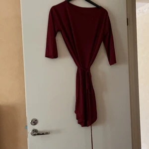 Klänning  - Den är aldrig använda 