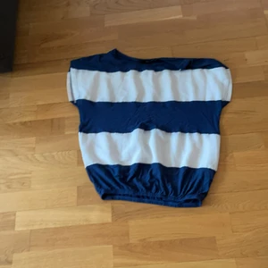 t-shirt - Den är aldrig använda 