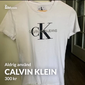 Calvin Klein helt ny  - Säljer denna fina stilrena tröjan från Calvin Klein i storlek L. Jag bär vanligtvis M i kläder och den passar mig perfekt, passar en M utan problem  Köpt någon månad sedan, Aldrig använd. Vid frågor skriv ❤️