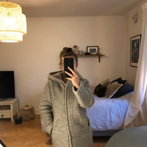 Grå kappa från Zara SMALL - Superfin kappa från Zara. Nypris 1200kr. 