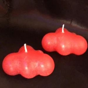 Rosa moln ljus  - Nya färgen är hääärr! 😍 En fin rosa färg som lyser upp hela rummet!! Denna produkten har doft i sig av rosor 🌹  2 för 45kr. Lager: 2/2