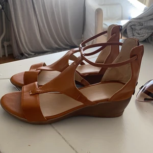 Helt nya sandaler - Ny sandal s37