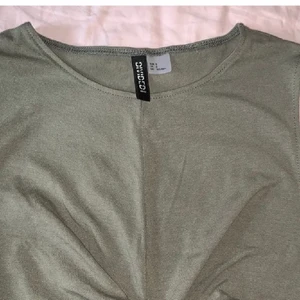 Jätte fin och skön tröja!  - Inte använd köpte i fel storlek