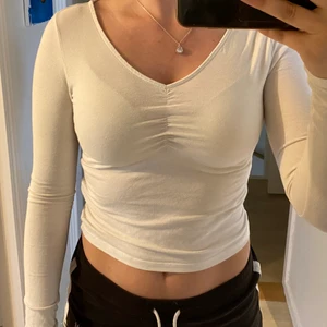 Långärmad tröja  - Långärmad vit tröja från hm storlek S men passar M