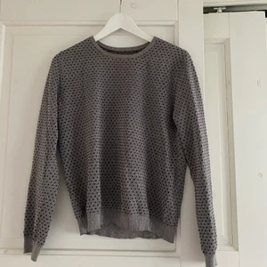 Glittertröja - Glittrig prickig tröja storlek xs