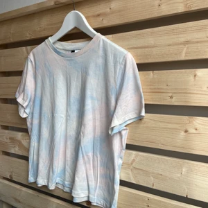 Tie dye storlek L - Bra skick och priset är ink frakt