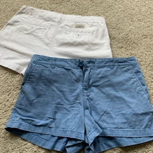 Shorts från Ralphlauren - 2 st jättefina kostymshorts i vit och blå. Näst in till aldrig använda. Storlek xs i båda. Köp båda för 200 eller köp en för 120kr. 