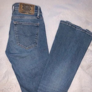 Crocker bootcut jeans - Jätte fina crocker bootcut jeans 