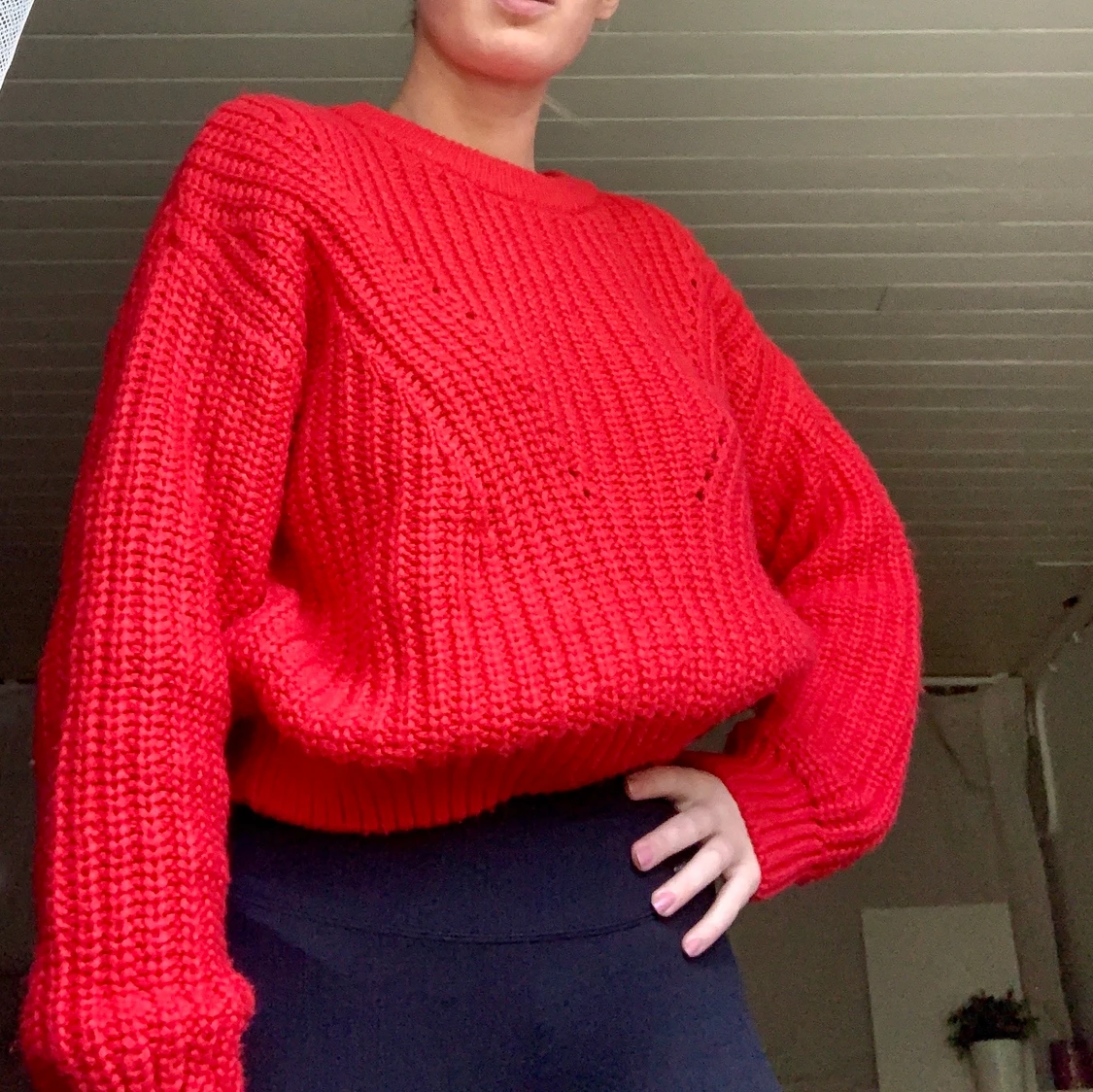 Röd stickad tröja från HM i storlek S - 90