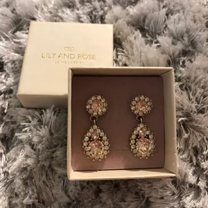 Lily and rose  - Super fina Lily and rose!!💛