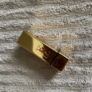 YsL läppstift färg nr 26 - YsL läppstift färg nr 26. Endast testad två ggr.