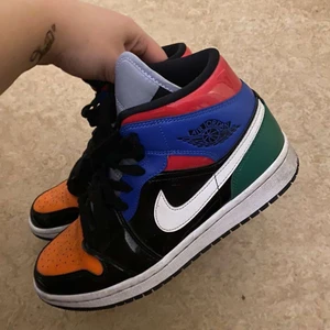 Jordans 1 mid multi patent  - Köpta från footloker nyligen , endast andvända ett få tal gånger 