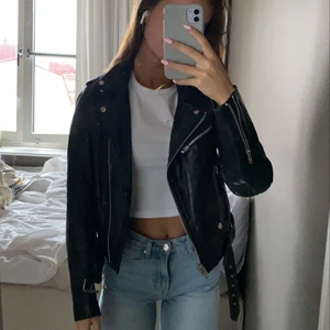 Perfekt biker jacka  - Perfekt biker jacka, super fin och i bra skick, storlek S 🖤