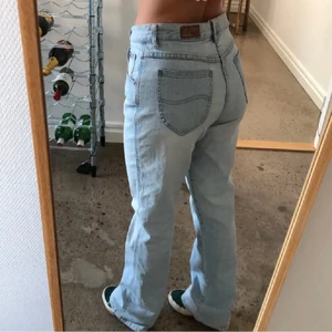 Riktigt snygga lee jeans - Säljer dessa riktigt snygga och sköna lee jeans. Får tyvärr inte användning för de så säljer därför dom nu❤️❤️
