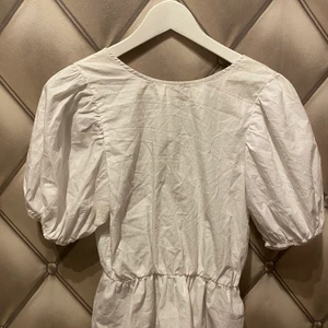 Vit ballongtopp - Köparen står för frakten